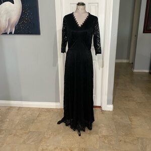 New Women Large Lace Evening Gown, a formal dress ,V-neckline, lace sleeve
